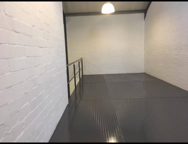 223M² WAREHOUSE RENTED IN WESTLAKE